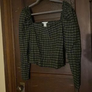 Women’s long sleeve green cropped top